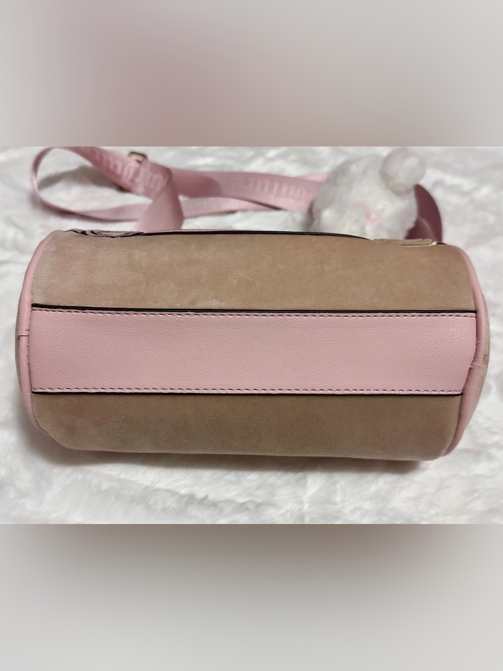 Juicy Couture Tan and Pink Velvet Barrel Bag with Plush Charm - Picture 11 of 12